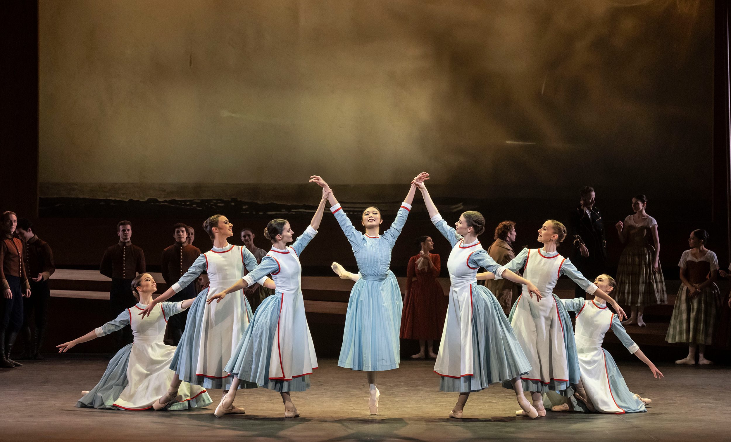 English National Ballet dancers in Tamara Rojo's Raymonda © Johan Persson