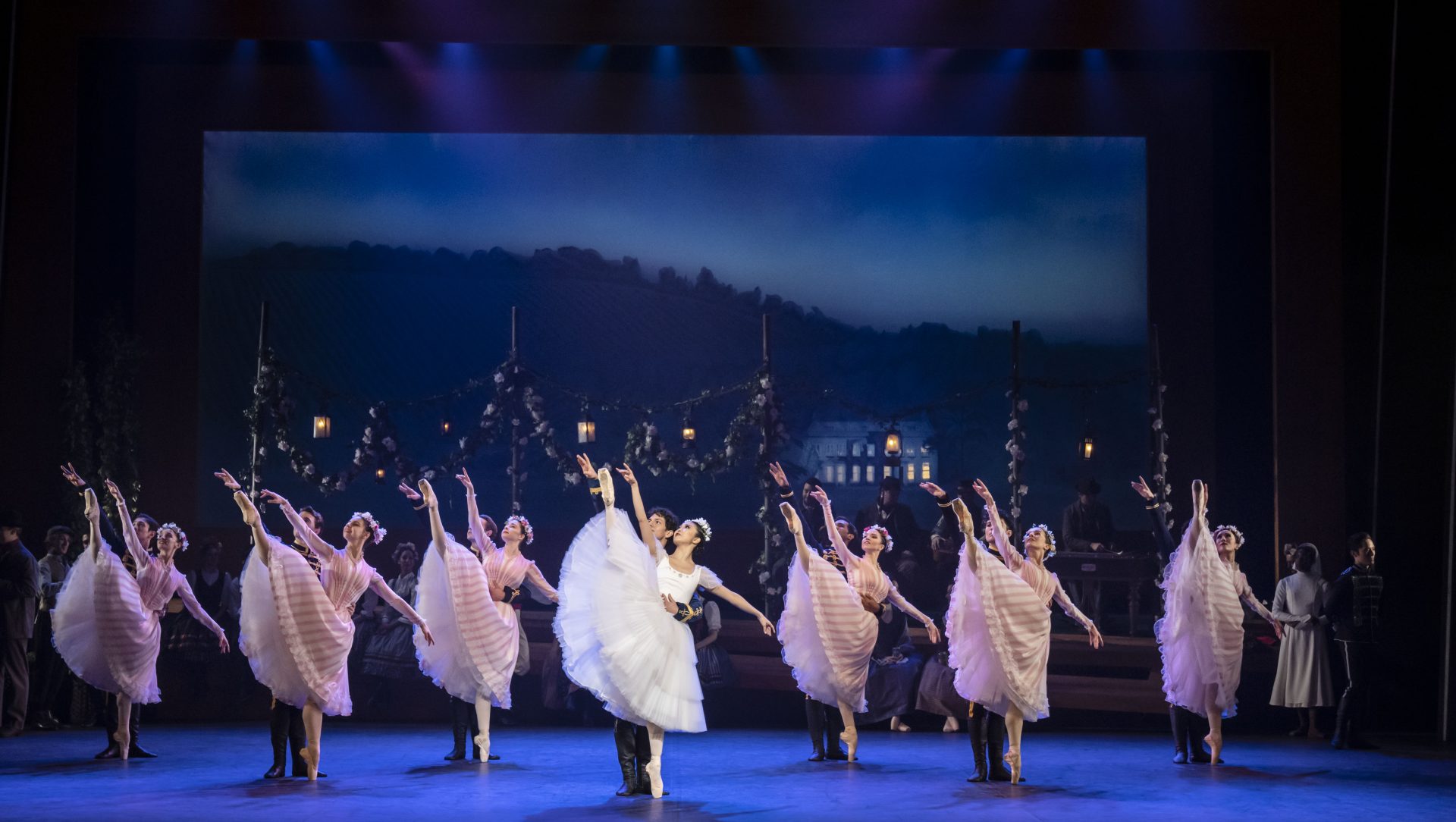 National Ballet dancers in Tamara Rojo's Raymonda © Johan Persson