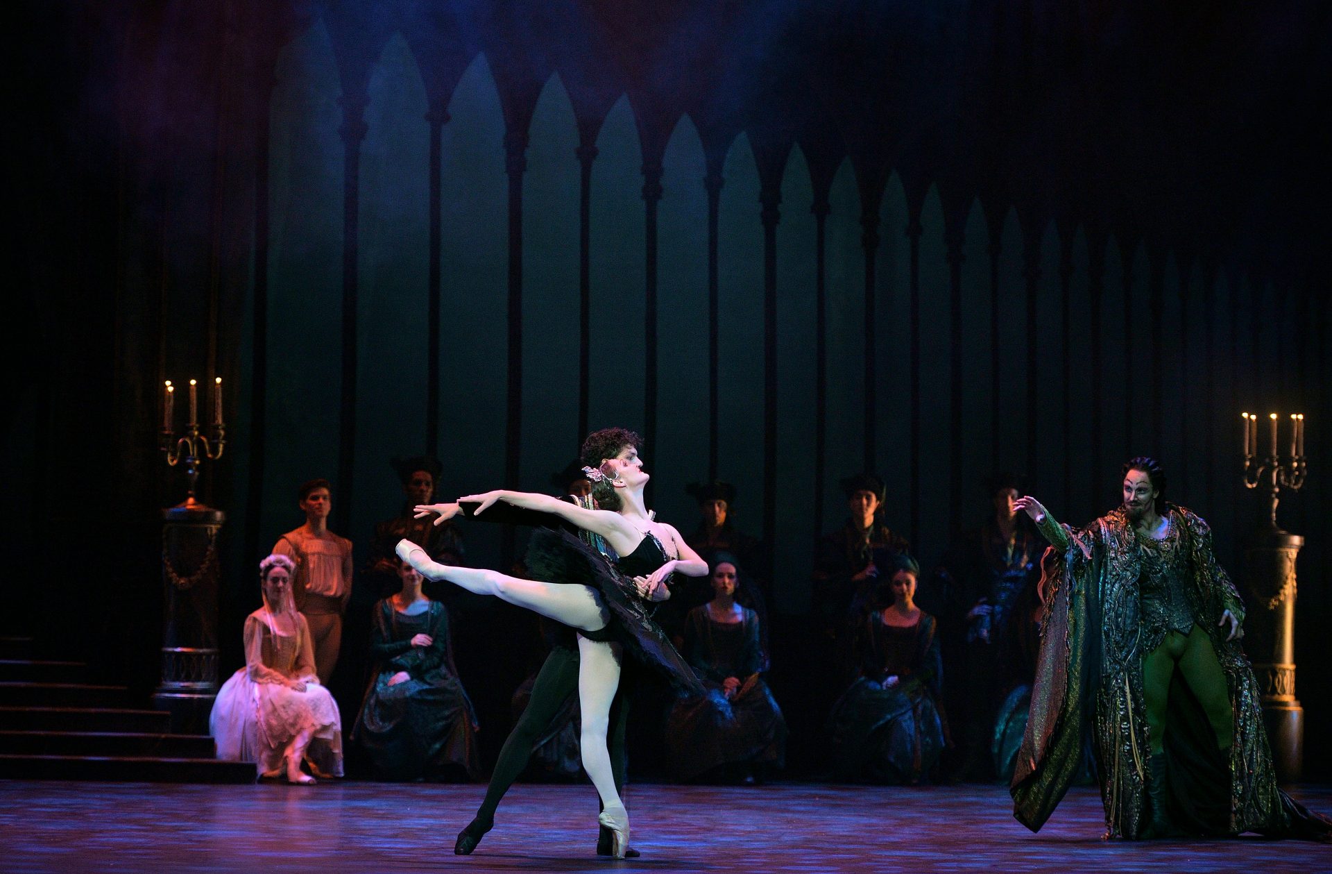 Jurgita Dronina as Odile and Isaac Hernández as Prince Siegfried and English National Ballet dancers in Swan Lake © Laurent Liotardo