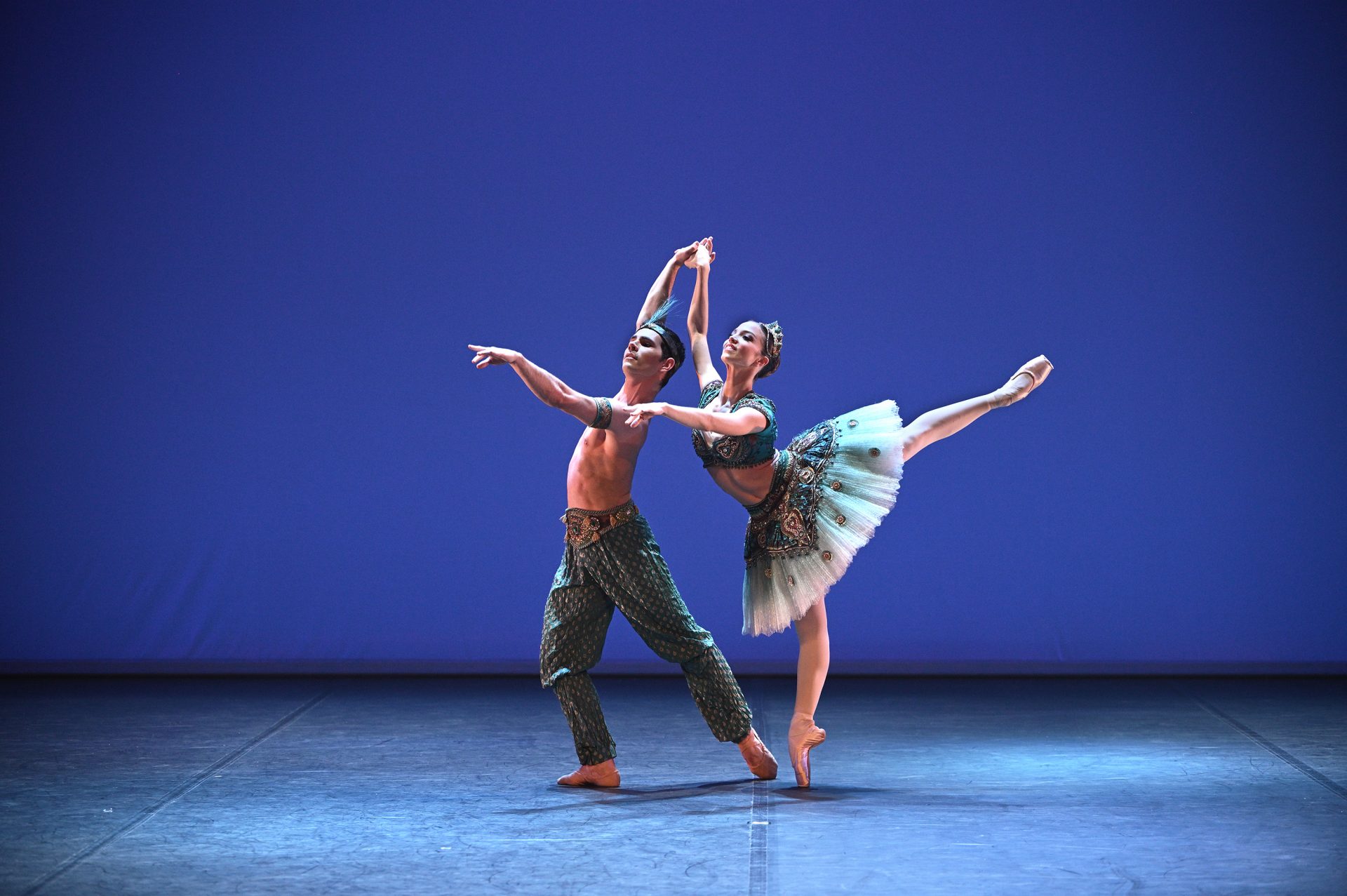 Ivana-Bueno-and-Victor-Prigent-dancing-Le-Corsaire-for-Emerging-Dancer-2022-(c)-Laurent-Liotardo