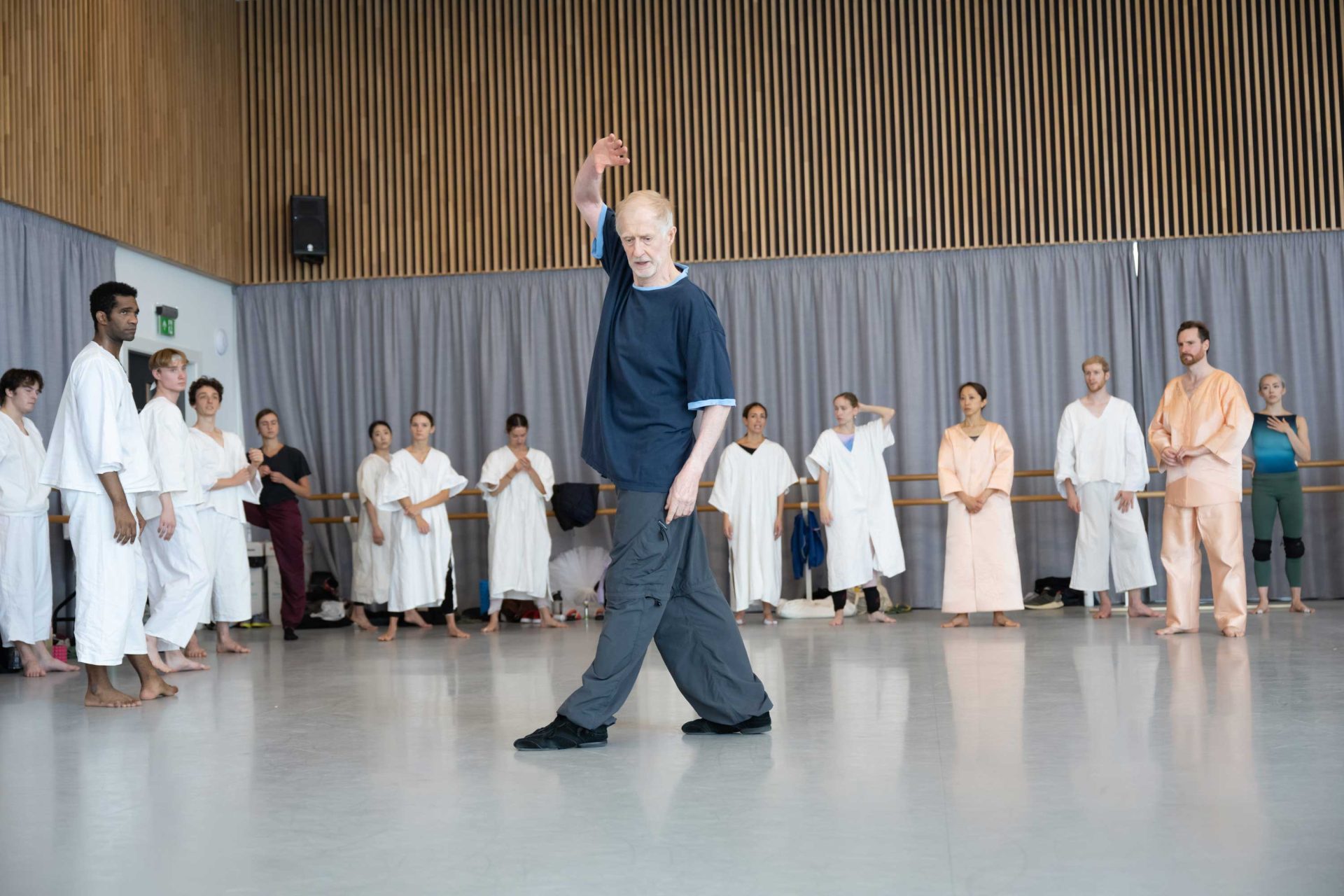 Mats-Ek-leading-rehearsals-for-his-Rite-of-Spring-with-Artists-of-English-National-Ballet-©-Photography-by-ASH