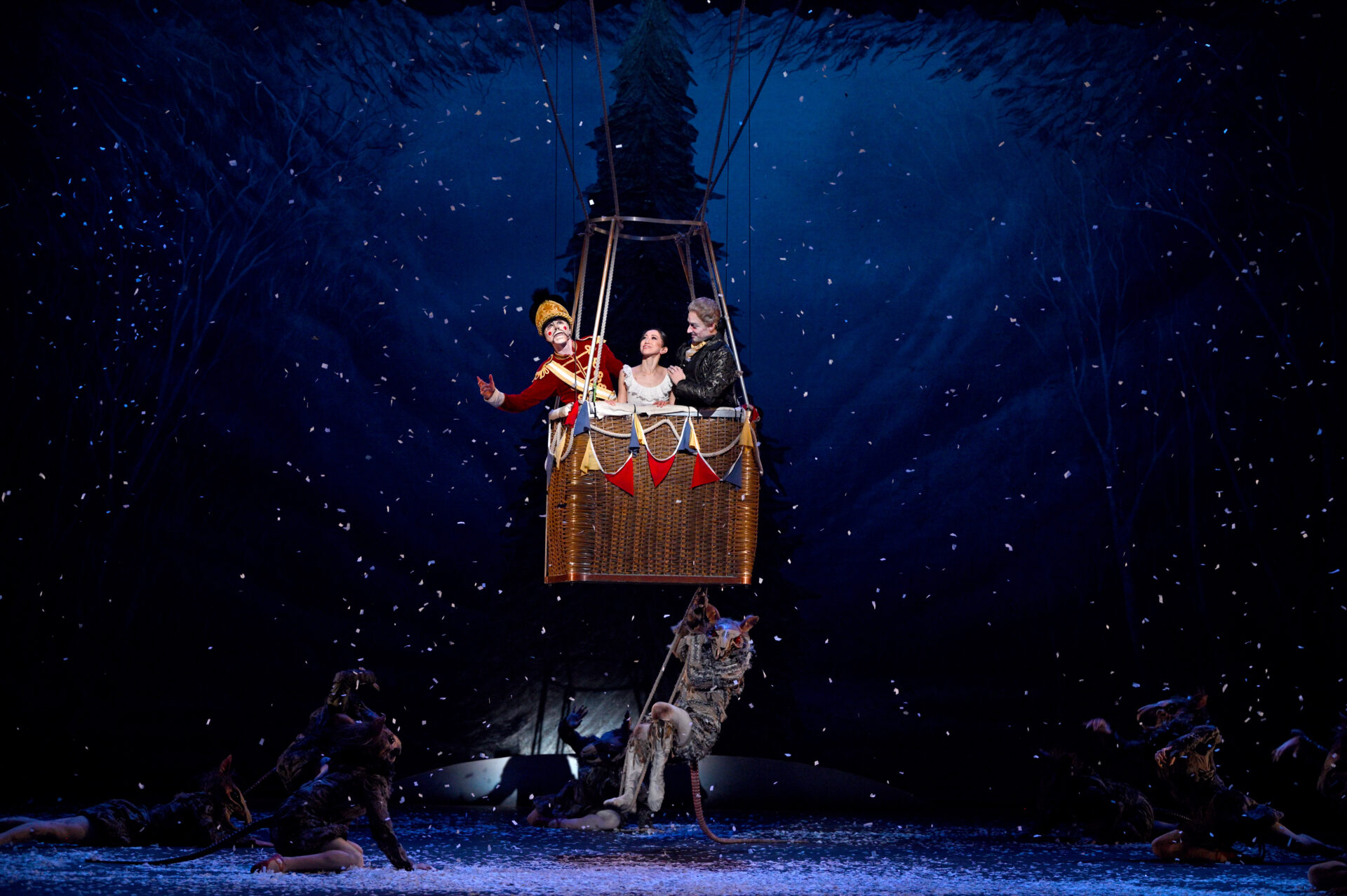 Aitor Arrieta as Nutcracker, Erina Takahashi as Clara, Fabian Reimair as Drosselmeyer & William Simmons as Mouse King in Nutcracker © Laurent Liotardo